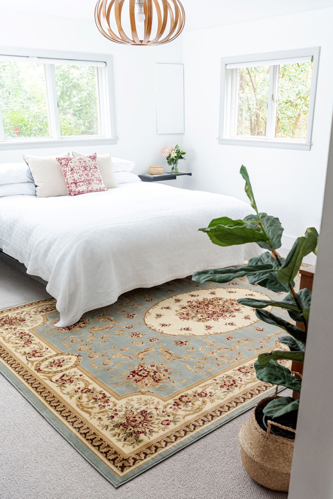 Farmhouse style rug in bedroom