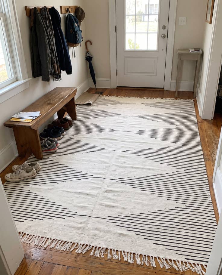 Detail image of 7' 1 x 10' Roper · Lines Chindi Rug