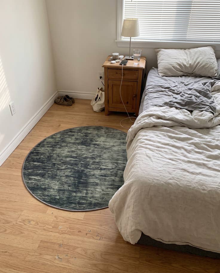 Detail image of 3' 6 x 3' 6 Prewitt · Abstract rug, green