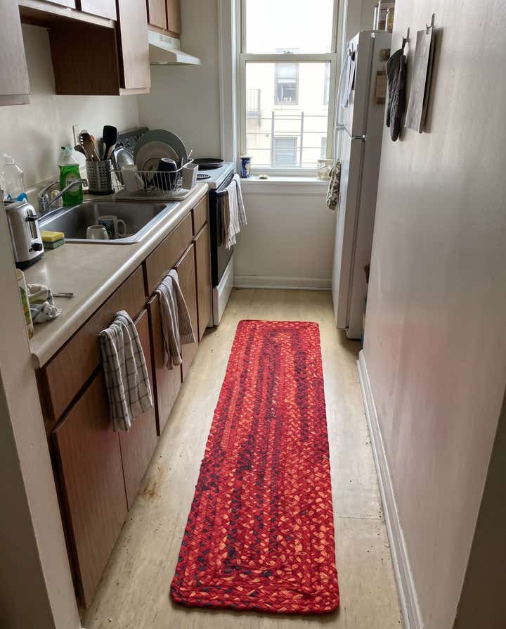 1' 2 x 10' Heywood · Solid Chindi Rug, red