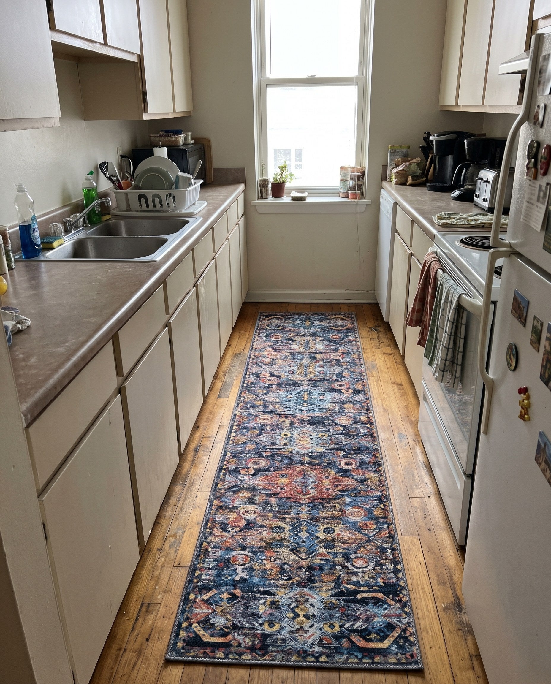 2' 6 x 12' Waters · Geometric Washable Rug, multi