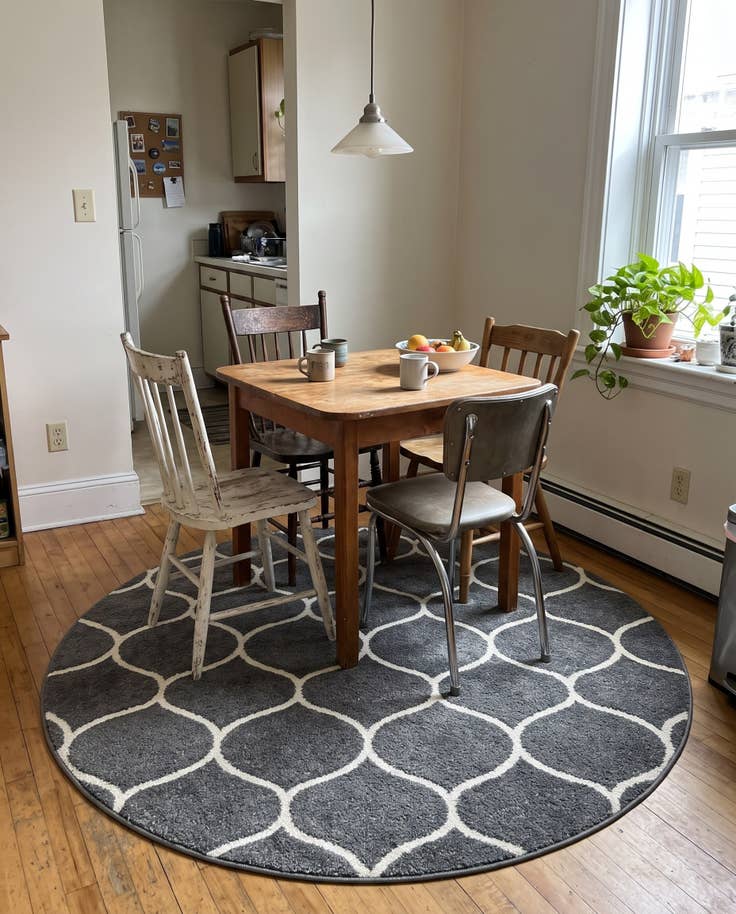Detail image of 7' x 7' Ingram · Lattice rug, dark gray and ivory