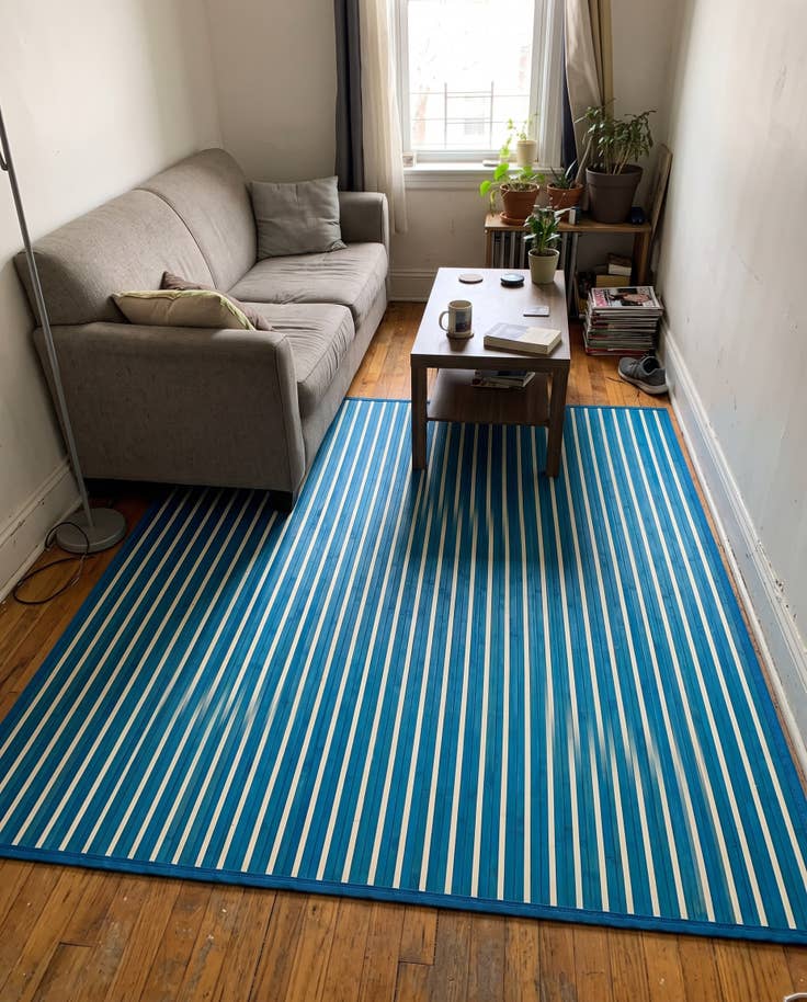 Detail image of 7' 10 x 7' 10 Nora · Lines rug