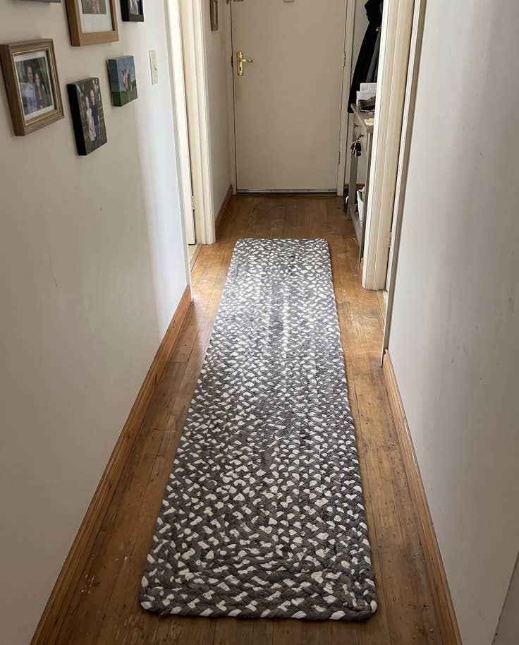 Detail image of 1' 2 x 5' 1 Heywood · Solid Chindi Rug, gray