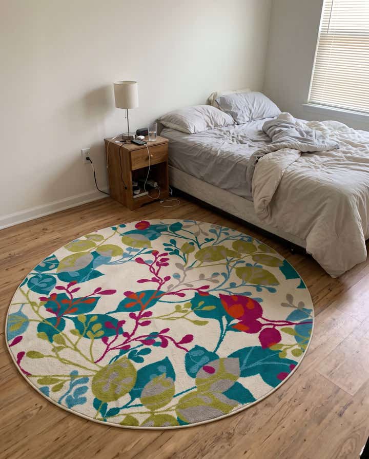 3' x 3' Lilburn · Botanical rug, multicolor on ivory