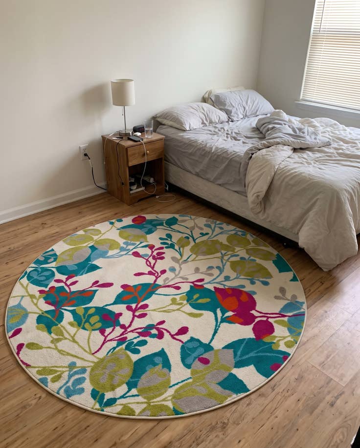 Detail image of 3' x 3' Lilburn · Botanical rug, multicolor on ivory