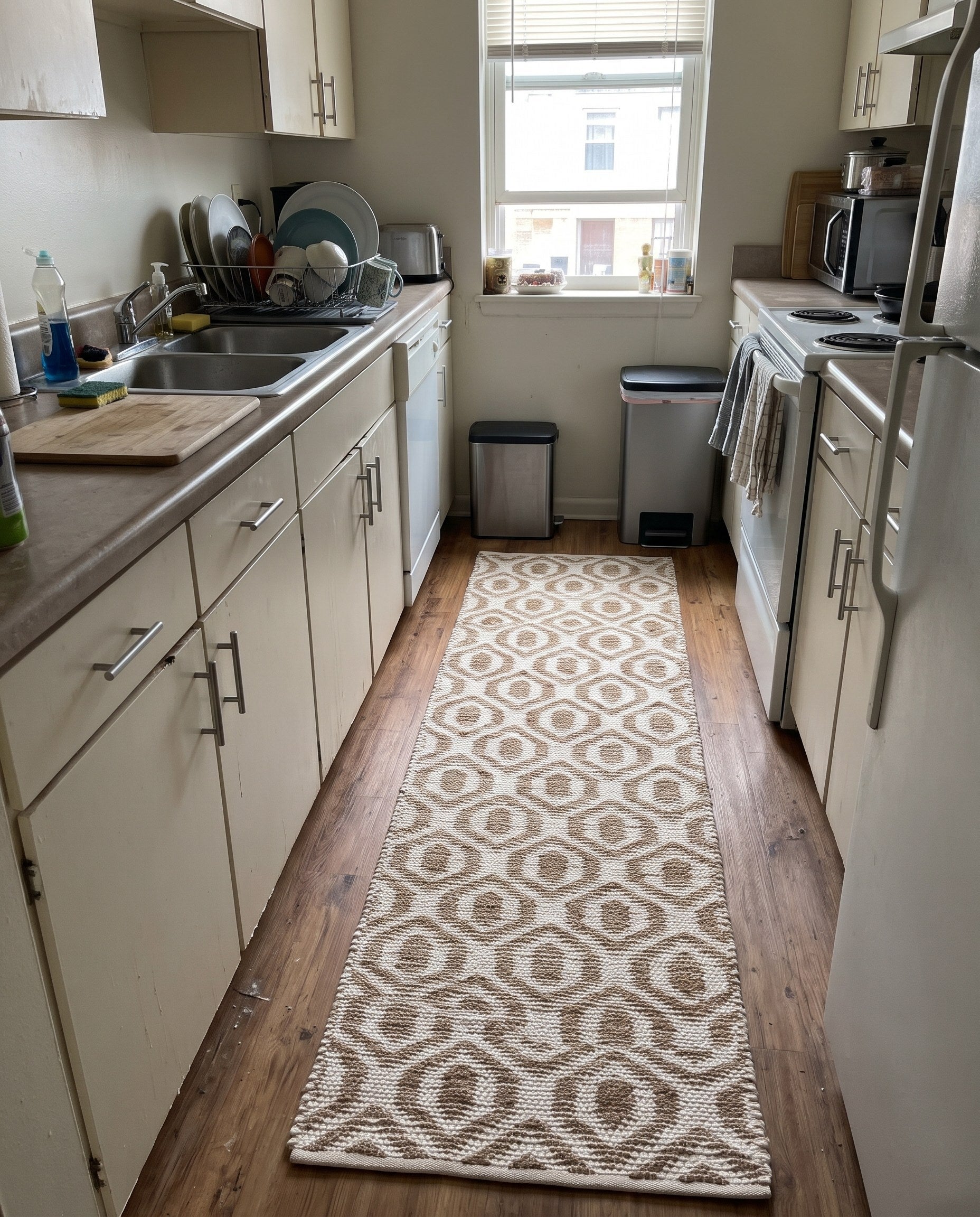 1' 2 x 5' Hops · Geometric Chindi Rug