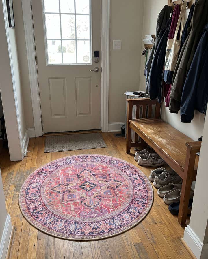 3' 6 x 3' 6 Bismarck · Border Washable Rug, red
