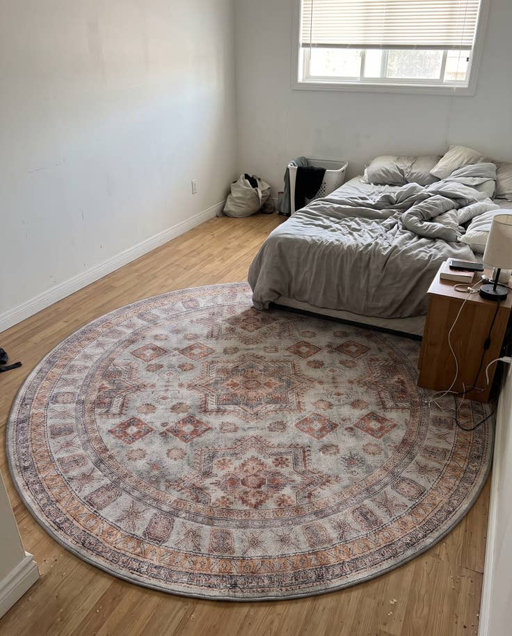 Detail image of 3' 6 x 3' 6 Pickett · Faded medallion Washable Rug, ivory and terracotta