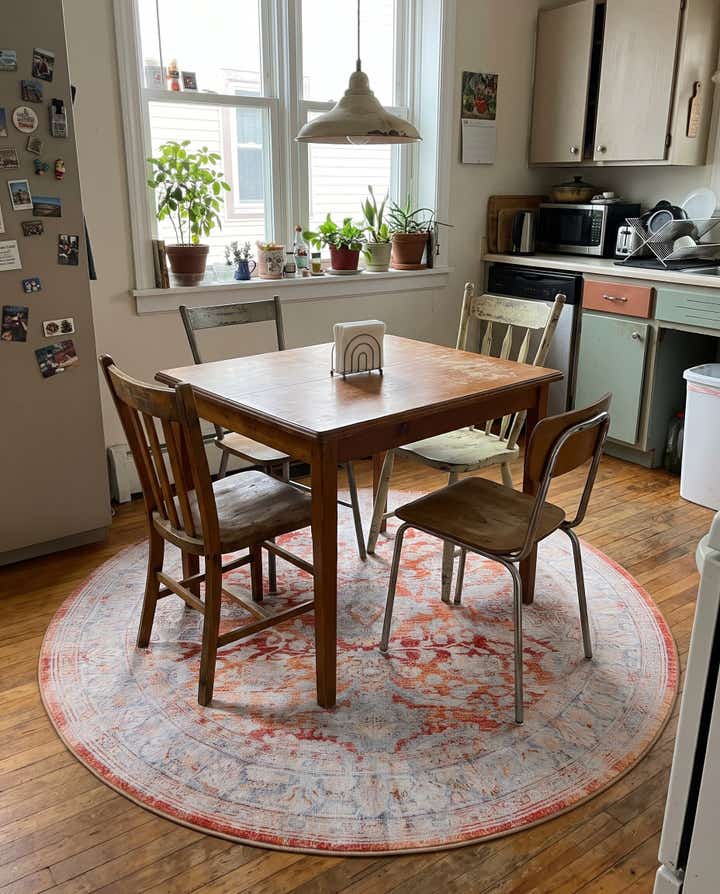 7' 7 x 7' 7 Augusta · Border Washable Rug, rustred