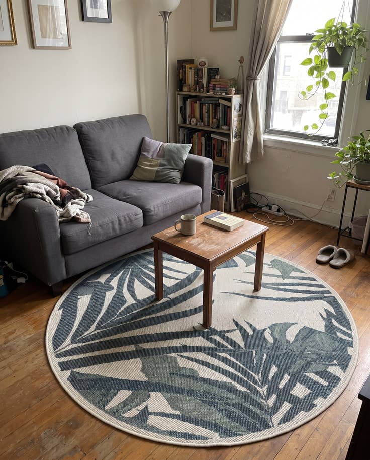 Detail image of 5' 3 x 5' 3 Allington · Tropical leaf Outdoor Rug, ivory and navy