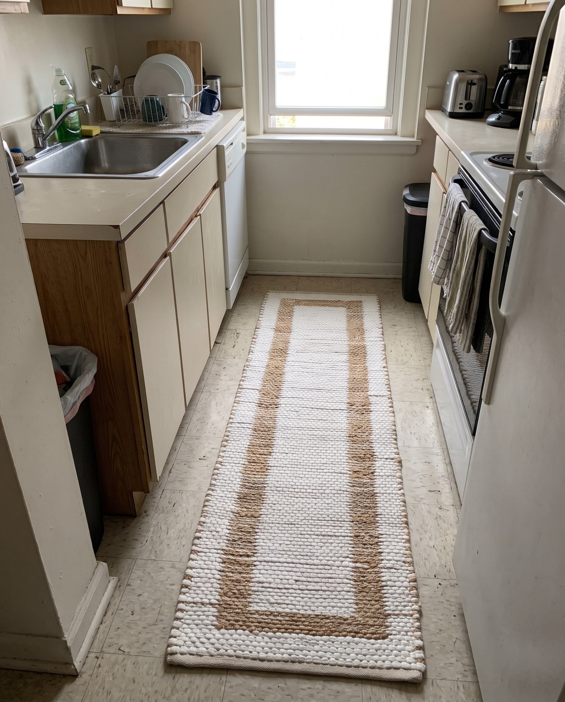 1' 2 x 5' 1 Stafford · Border Chindi Rug, white and natural