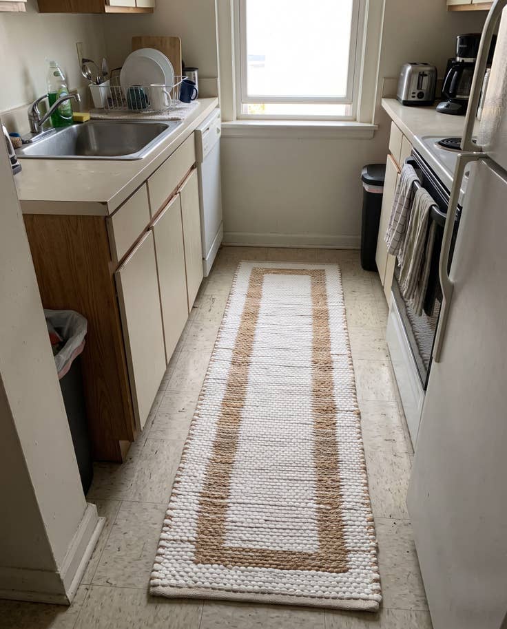 Detail image of 1' 2 x 5' 1 Stafford · Border Chindi Rug, white and natural