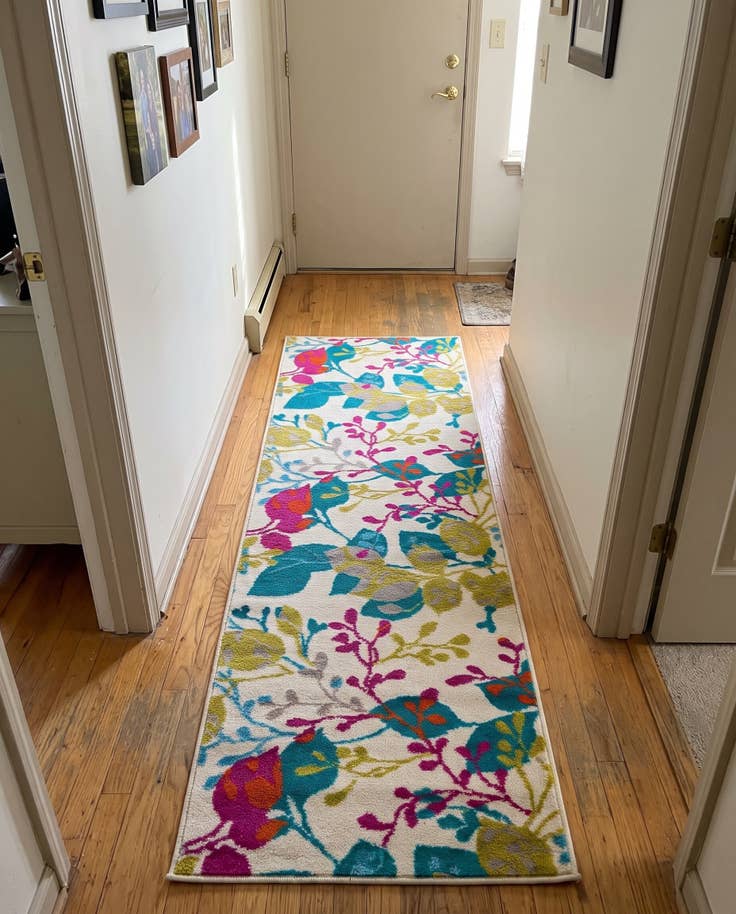 Detail image of 3' x 12' Lilburn · Botanical rug, multicolor on ivory