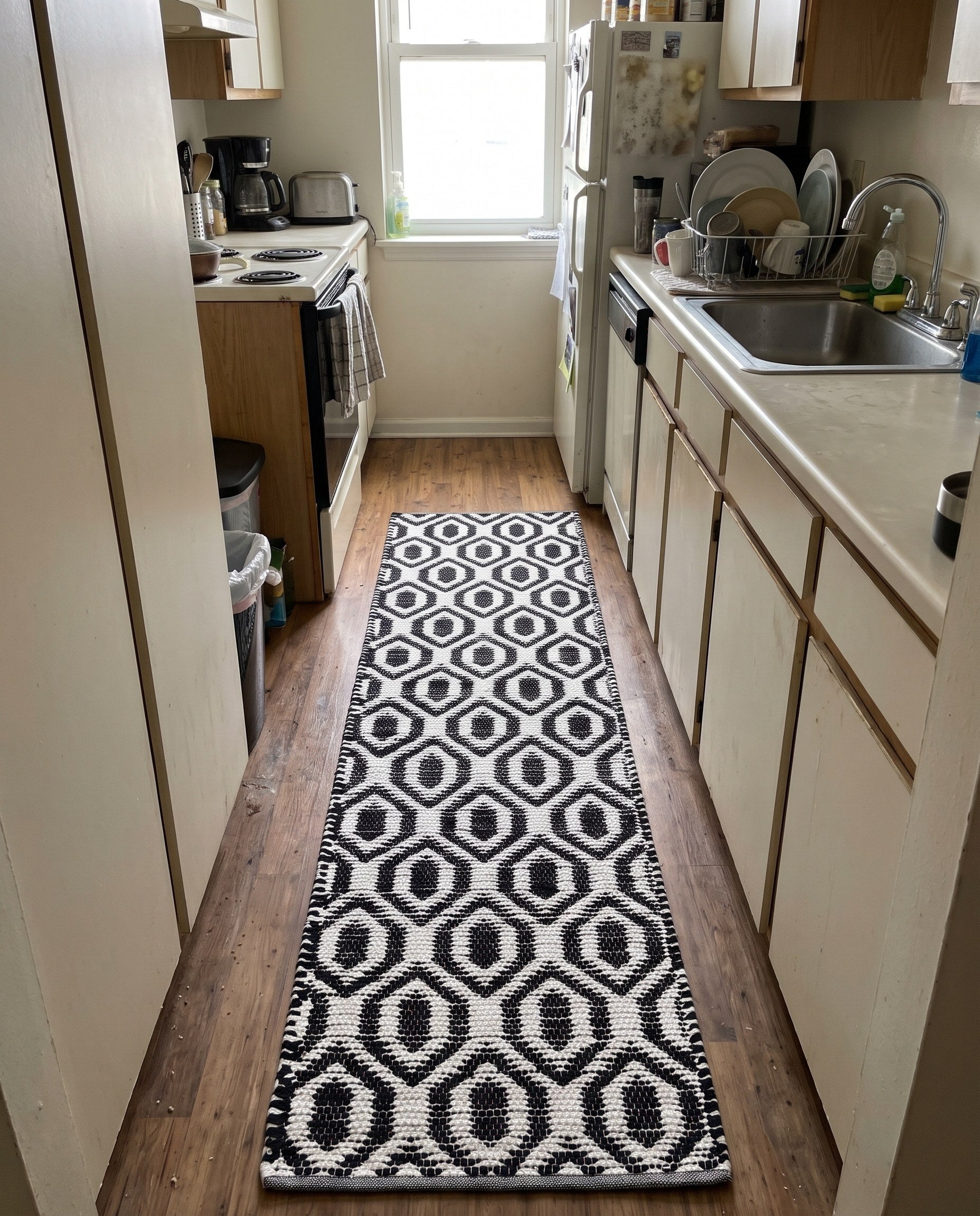 1' 2 x 10' Hops · Geometric lattice Chindi Rug, black and white