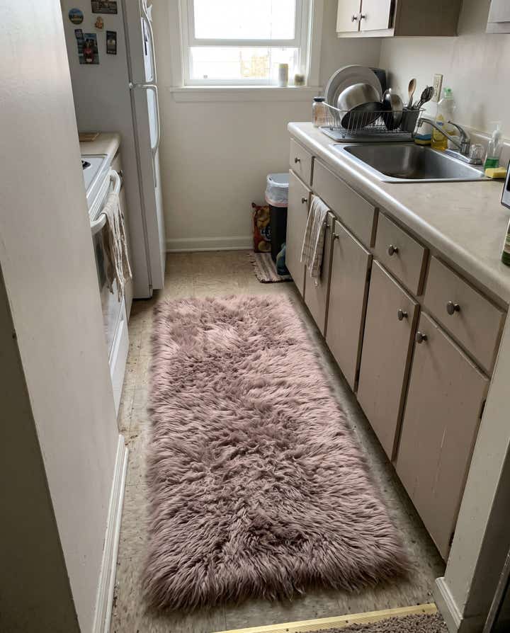 2' x 4' Oscar · Solid Shag Rug, beige