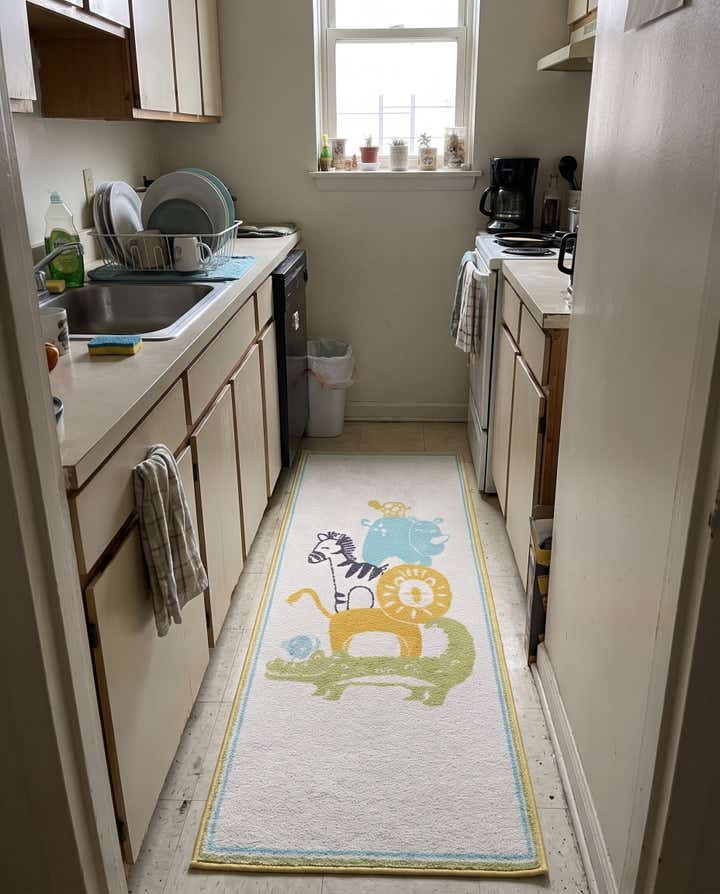 2' 2 x 6' Dryden · Animal pile rug, ivory and yellow