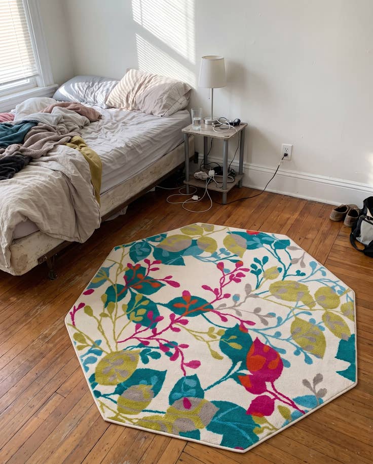 Detail image of 5' 3 x 5' 3 Lilburn · Botanical rug, multicolor on ivory