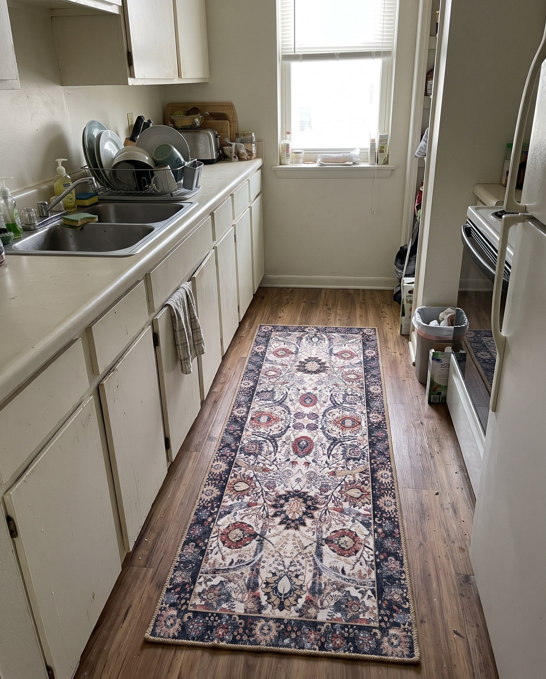2' x 6' 1 Starr · Floral Washable Rug, ivory and black