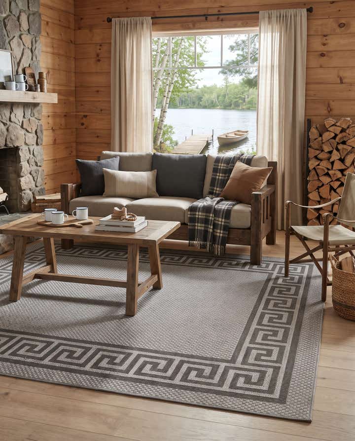 7' x 10' Easy-Clean Border Indoor / Outdoor Rug