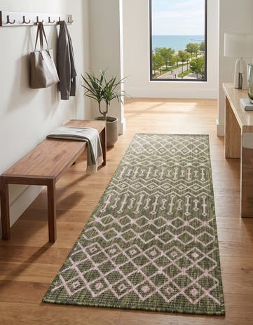 2' x 6' Easy-Clean Lattice Indoor / Outdoor Runner Rug