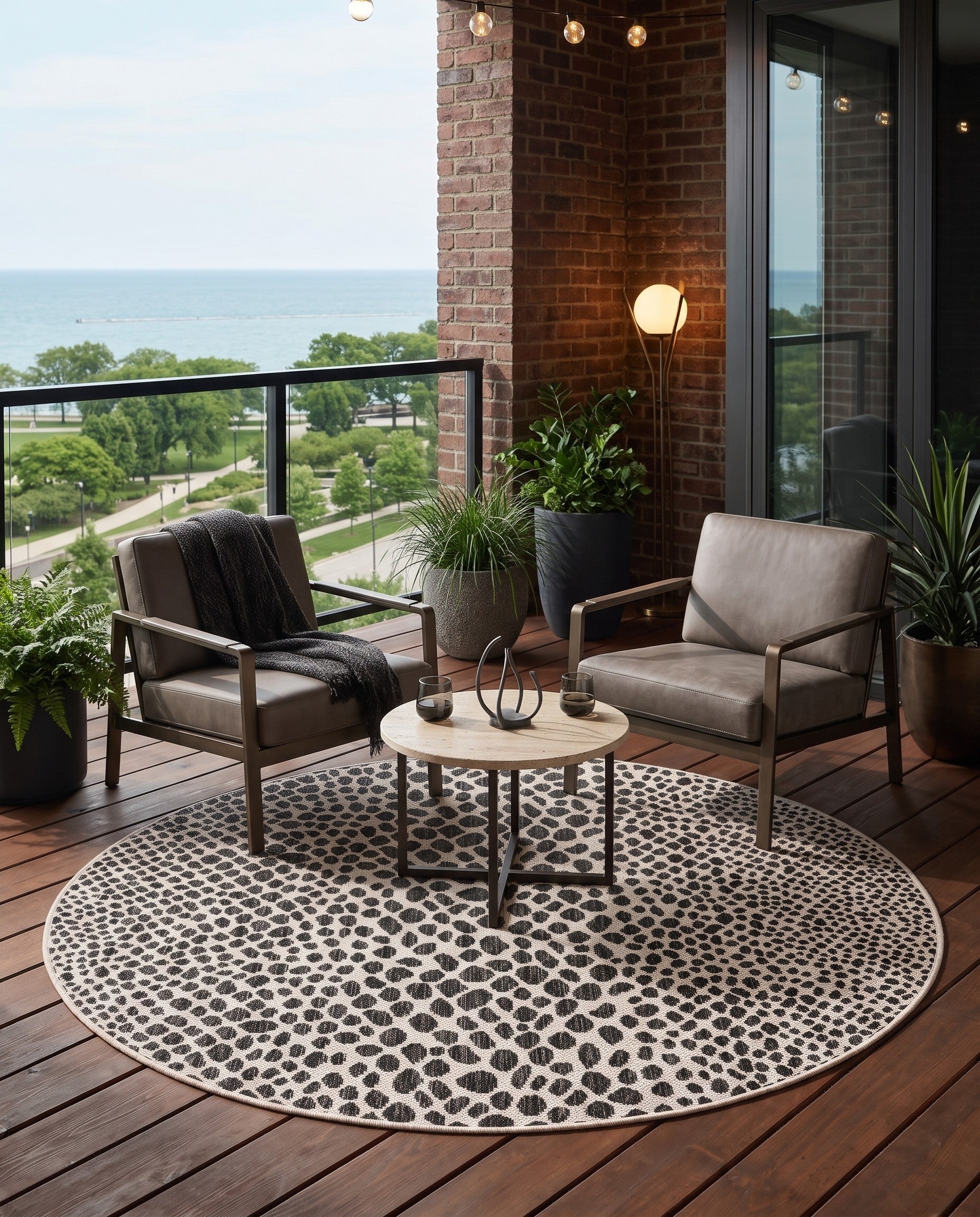 Black Easy-Clean Jill Zarin Cape Town Indoor / Outdoor Round Rug