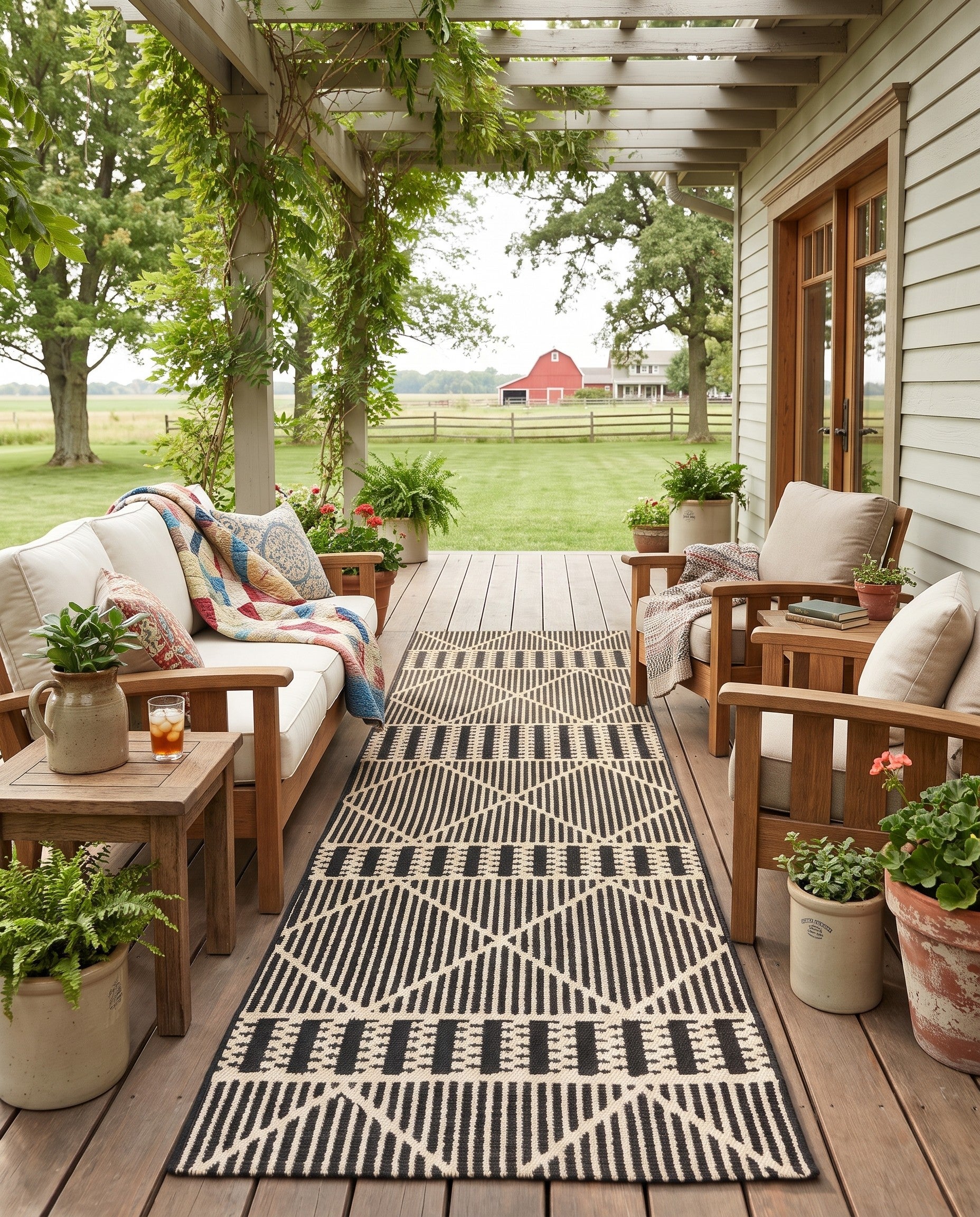 Black Easy-Clean Lattice Indoor / Outdoor Runner Rug