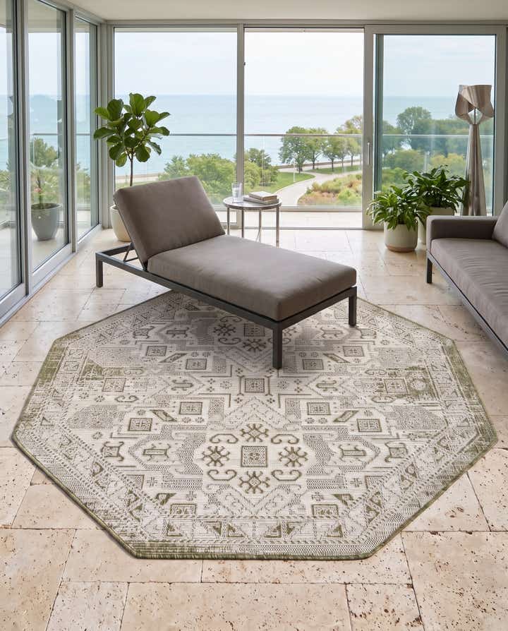 5' 3 x 5' 3 Easy-Clean Aztec Indoor / Outdoor Octagon Rug