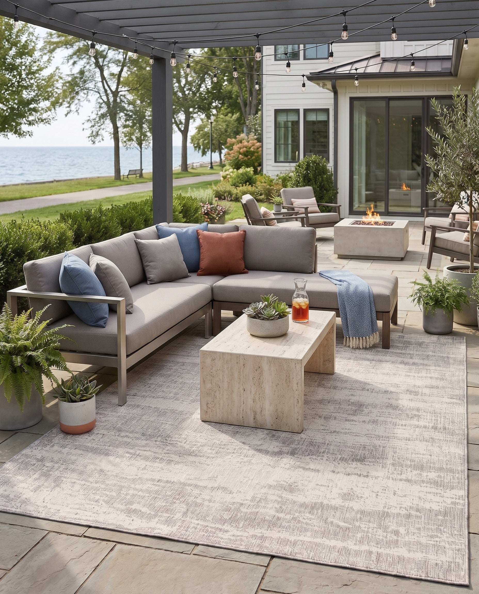 7' 10 x 11' Easy-Clean Modern Indoor / Outdoor Rug