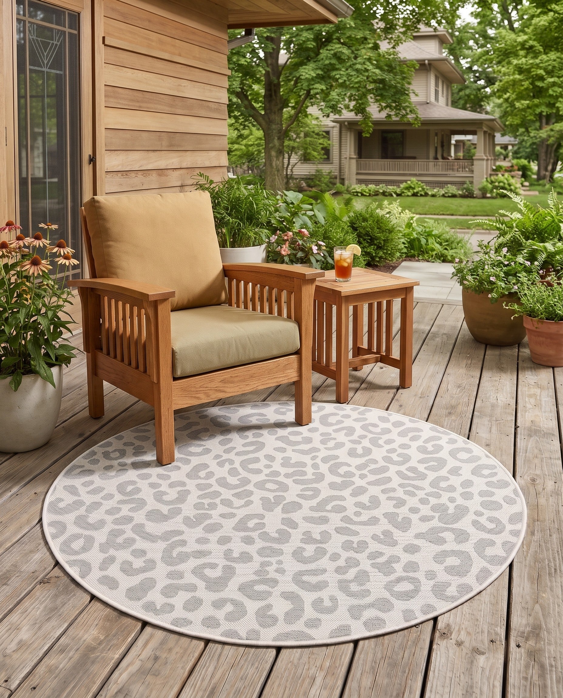 Ivory and Gray Easy-Clean Safari Indoor / Outdoor Round Rug