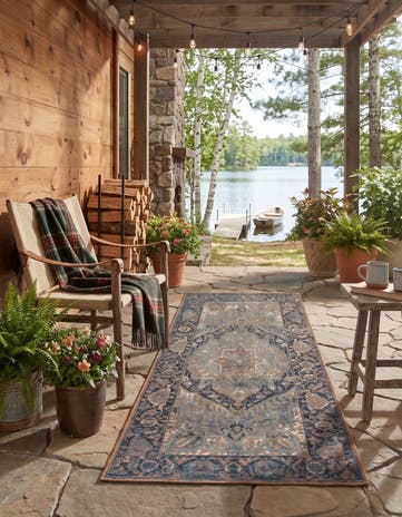 2' 7 x 5' 3 Easy-Clean Traditional Indoor / Outdoor Runner Rug