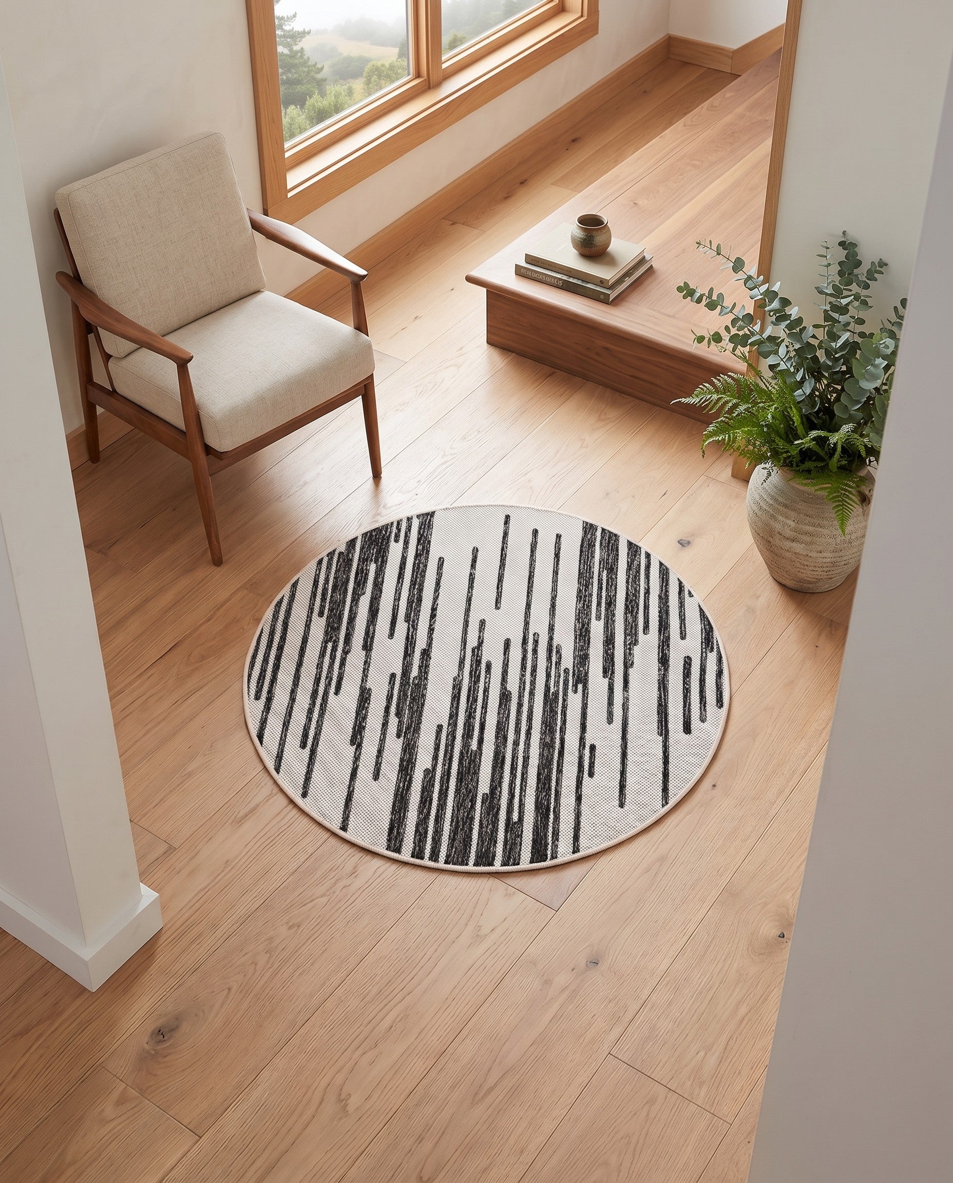 Black and White Easy-Clean Modern Indoor / Outdoor Round Rug