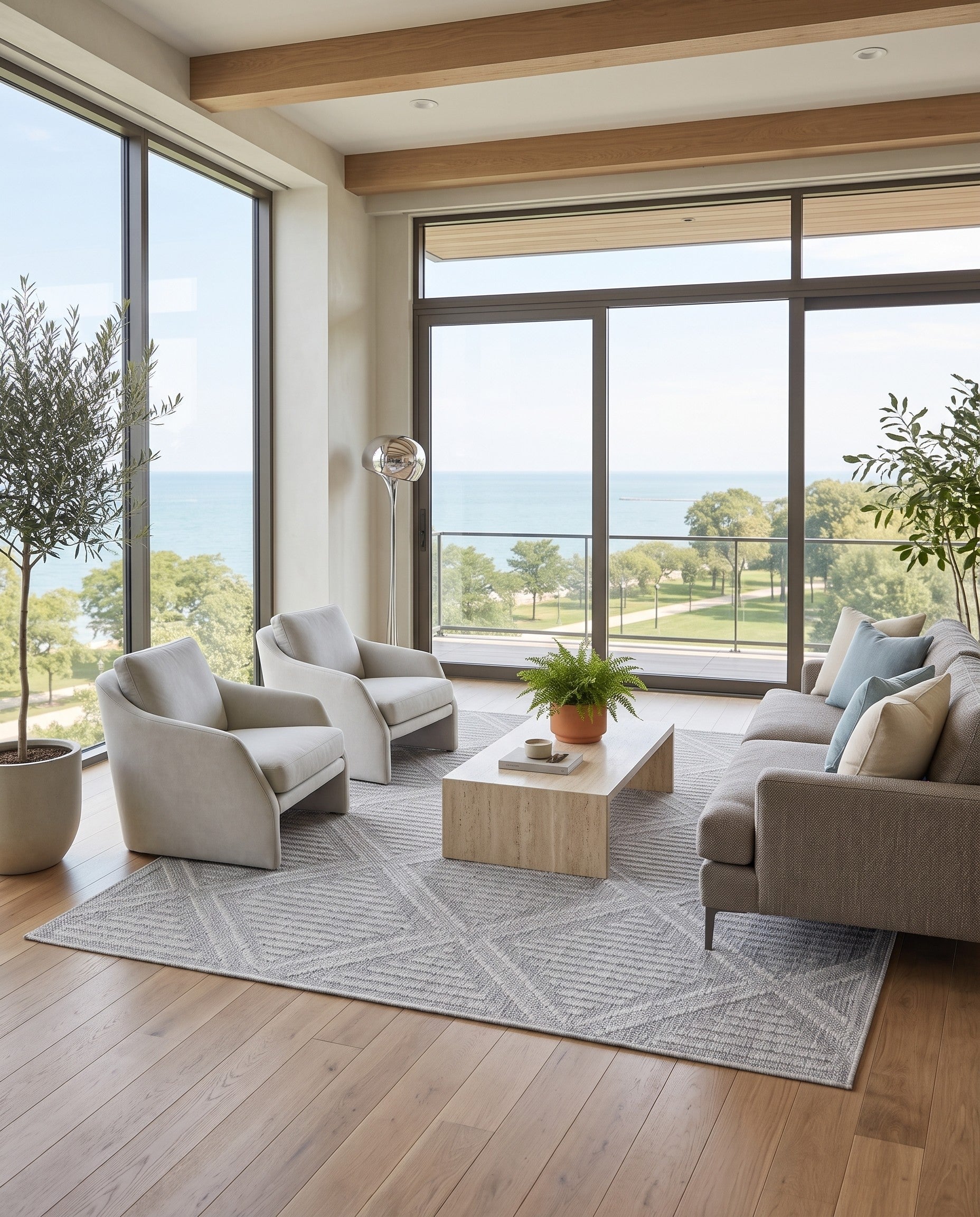 6' 1 x 9' Easy-Clean Lattice Indoor / Outdoor Rug