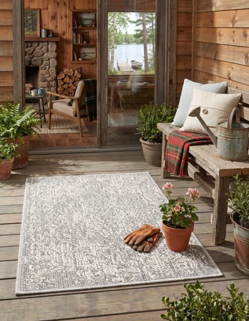 Light Gray Easy-Clean Traditional Indoor / Outdoor Rug