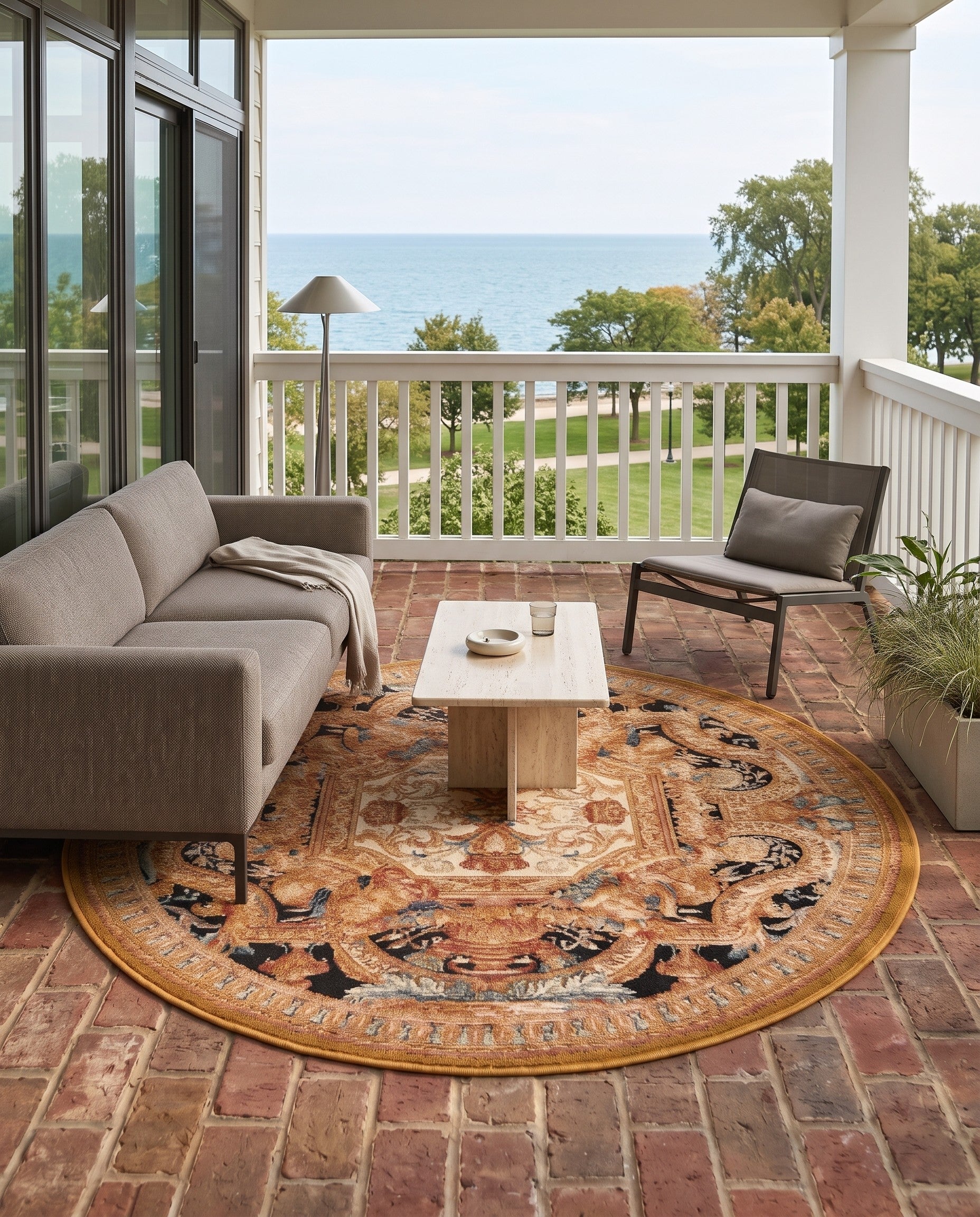 4' x 4' Easy-Clean Wainwright Traditional Indoor / Outdoor Round Rug