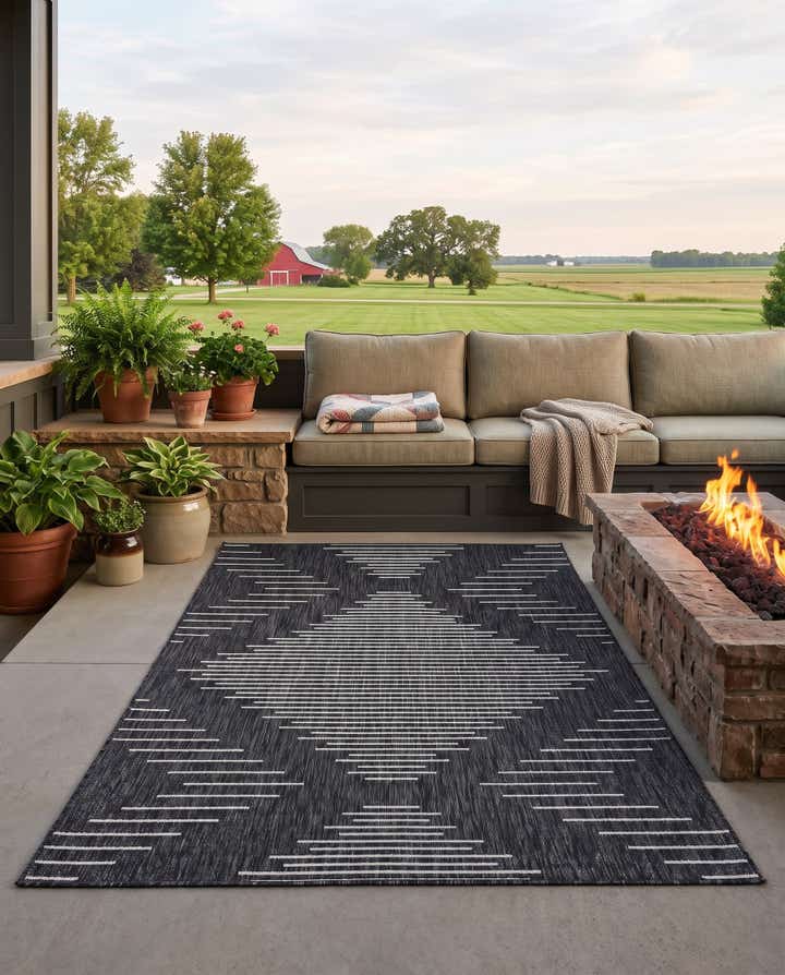 5' 3 x 7' Easy-Clean Winslow Modern Indoor / Outdoor Rug