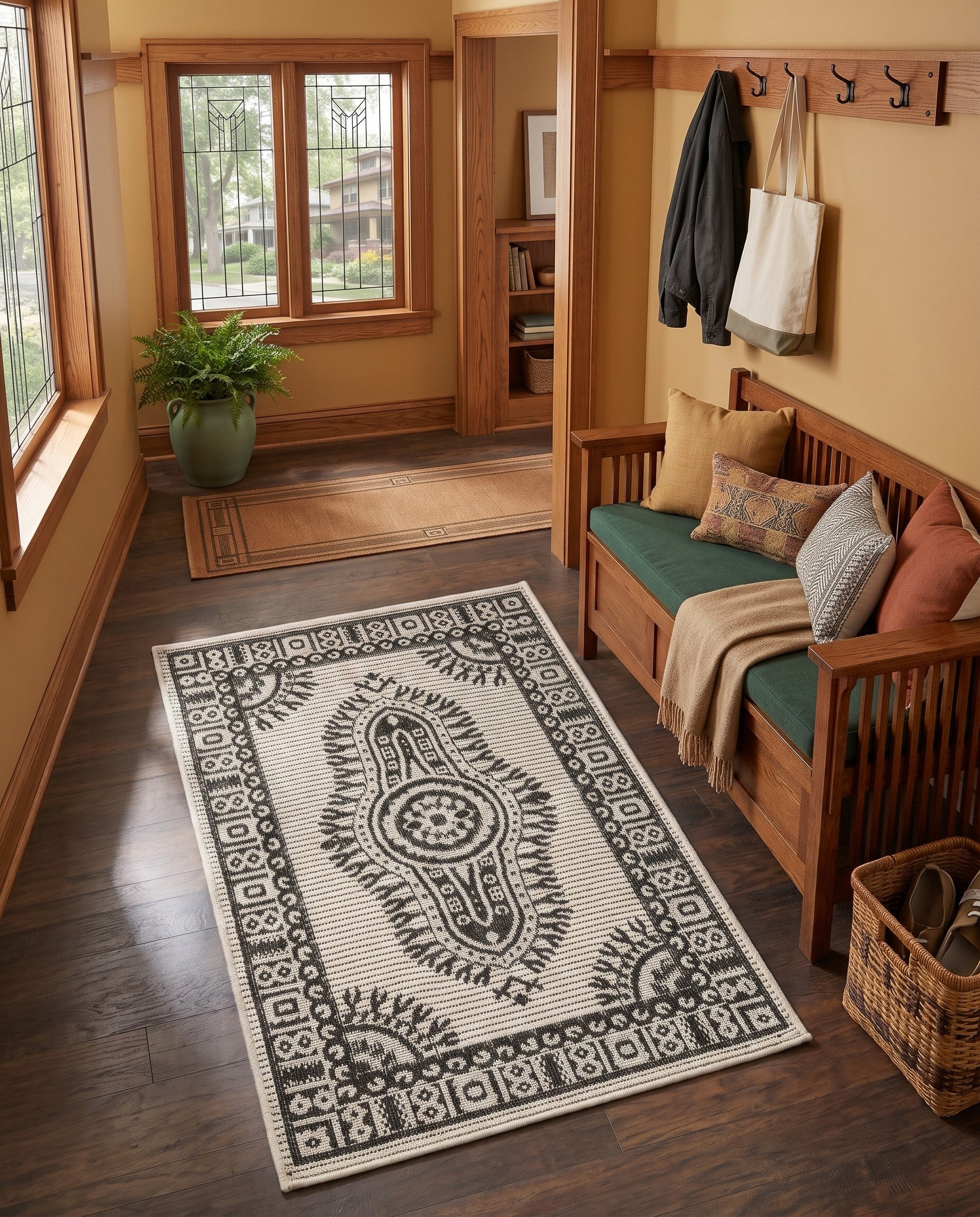 Black and White Easy-Clean Traditional Indoor / Outdoor Rug