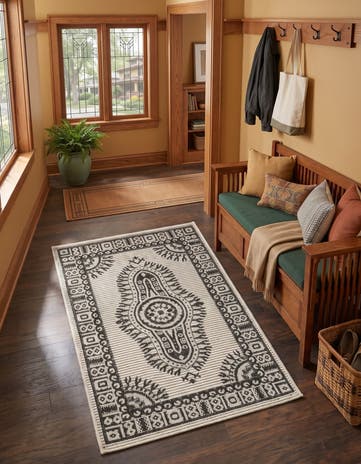 Black and White Easy-Clean Traditional Indoor / Outdoor Rug