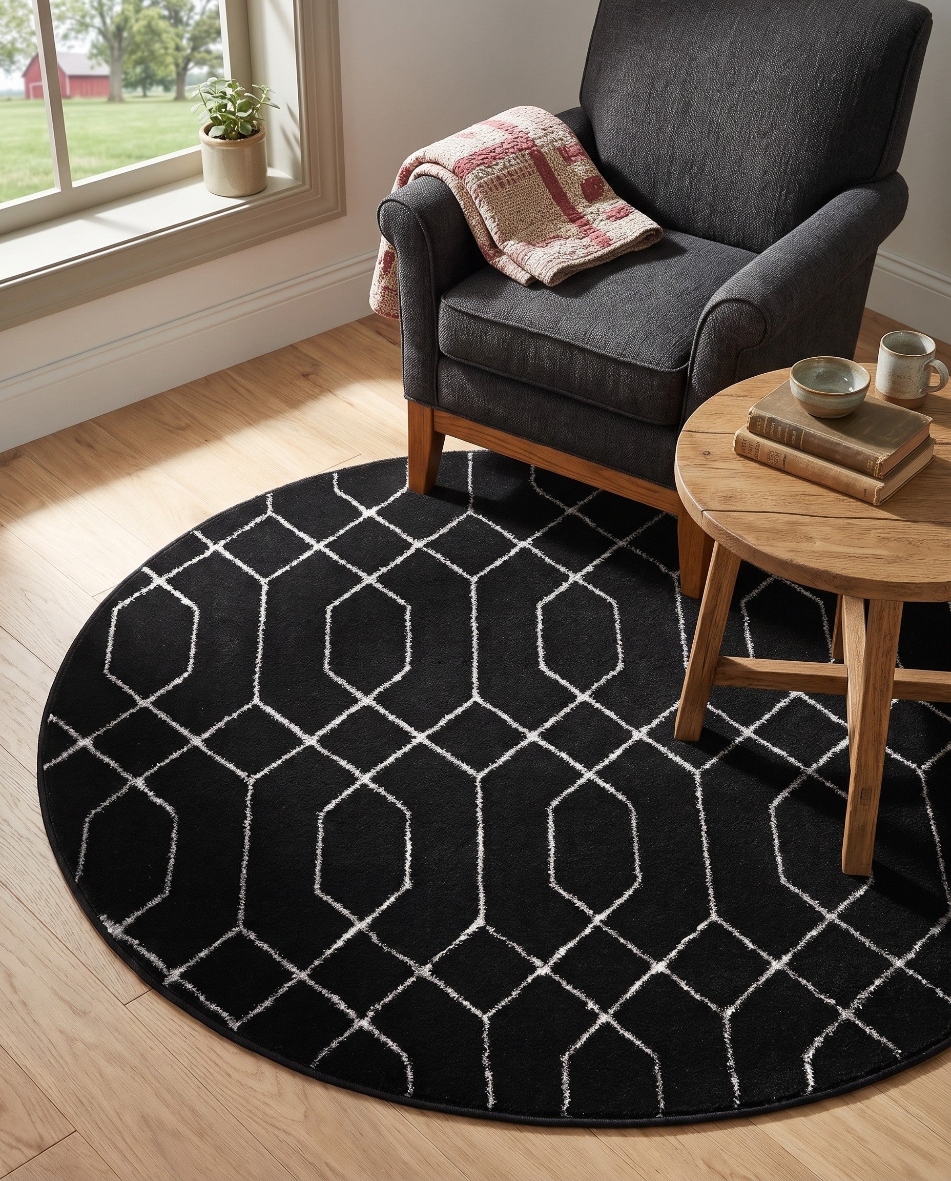 Black and Silver Marilyn Monroe™ Glam Trellis Round Rug
