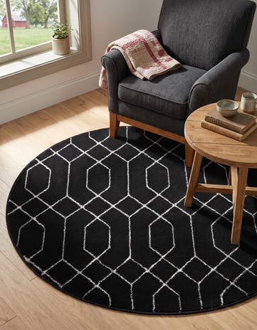 Black and Silver Marilyn Monroe™ Glam Trellis Round Rug