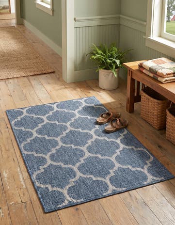 2' x 3' Easy-Clean Lattice Indoor / Outdoor Rug
