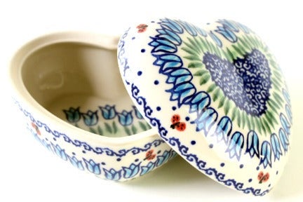 Detail image of Vena Garden Tulip Décor — Polish Pottery