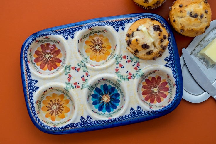 Detail image of Vena Autumn Burst Muffin Pan — Polish Pottery
