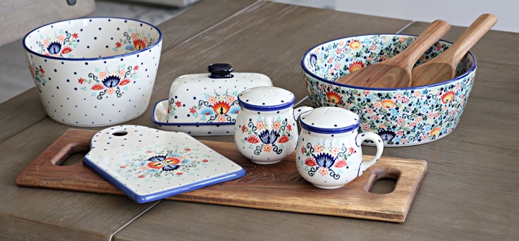 Detail image of Manufaktura Desert Flower Medium Serving Piece — Polish Pottery