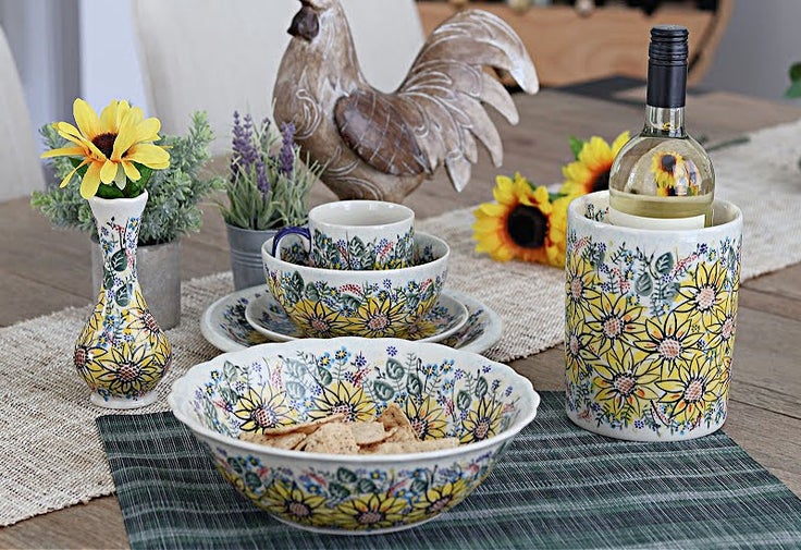 Detail image of Vena Sunflower Maze Large Serving Piece — Polish Pottery