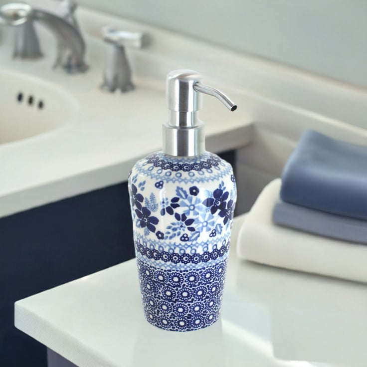 Detail image of Manufaktura Vintage Blue Daisy Bathroom Accessories — Polish Pottery