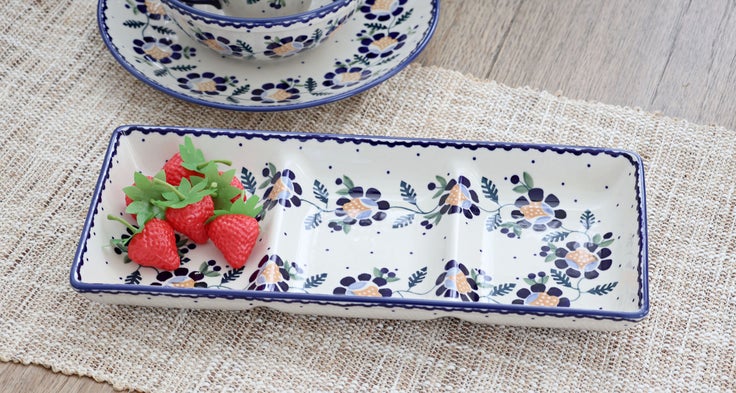 Detail image of Manufaktura Sunflower Large Serving Piece — Polish Pottery