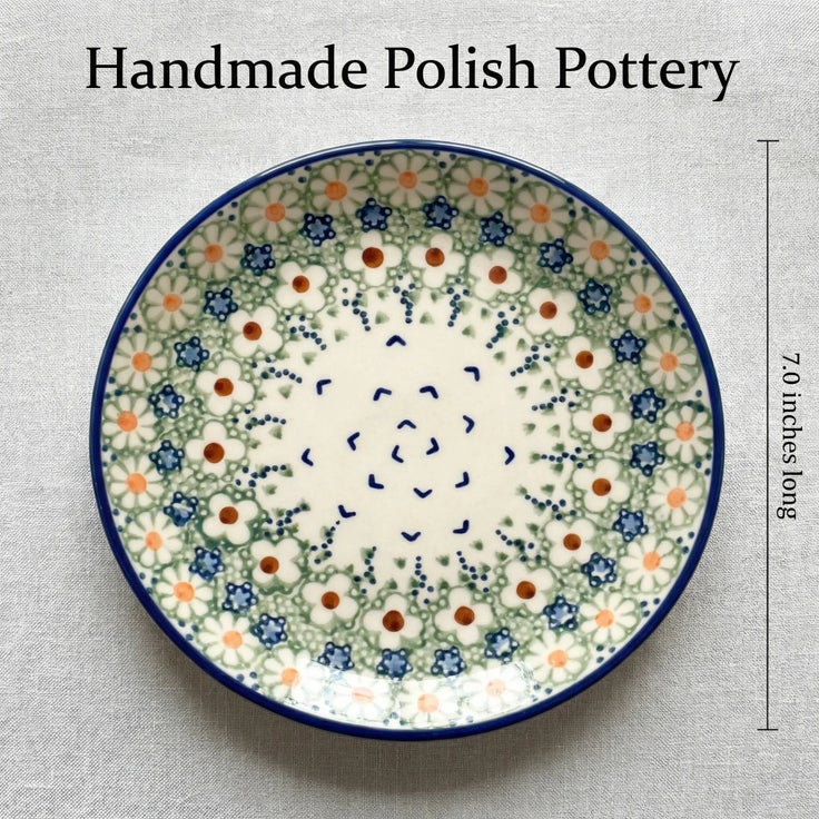 Detail image of Manufaktura Green Daisy Dining Plates & Bowls — Polish Pottery