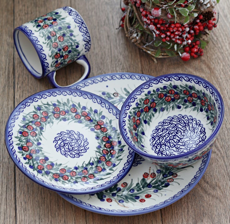 Detail image of WR Unikat Berry Dining Plates & Bowls — Polish Pottery