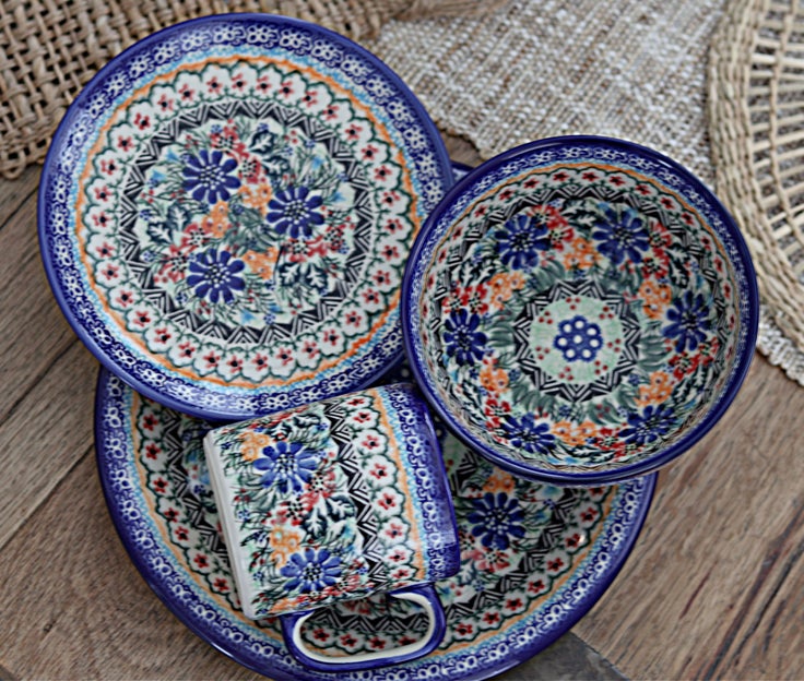 Detail image of Vena Ashley Dining Plates & Bowls — Polish Pottery